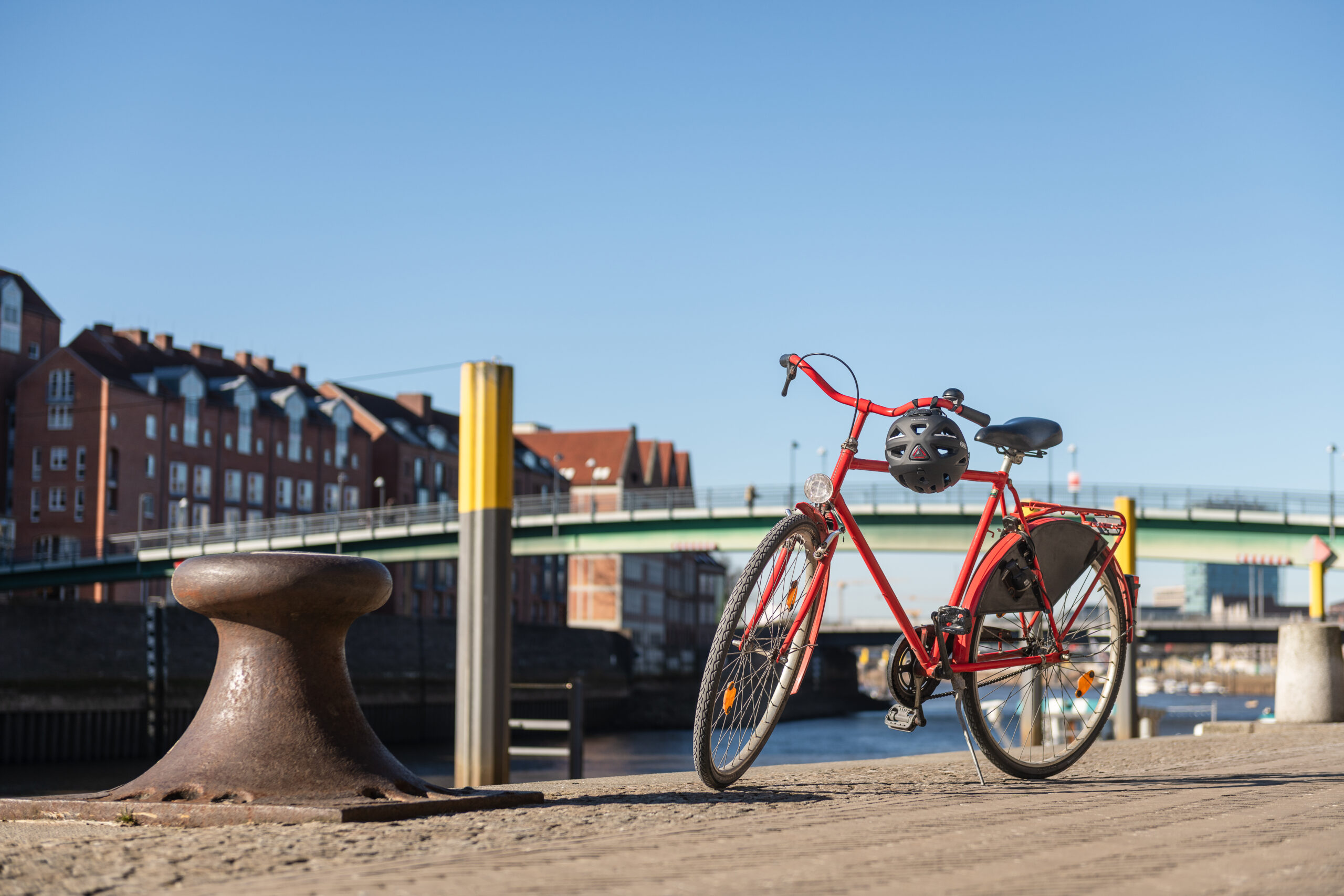 Die Radtour durch Bremen startet nahe der Weser.