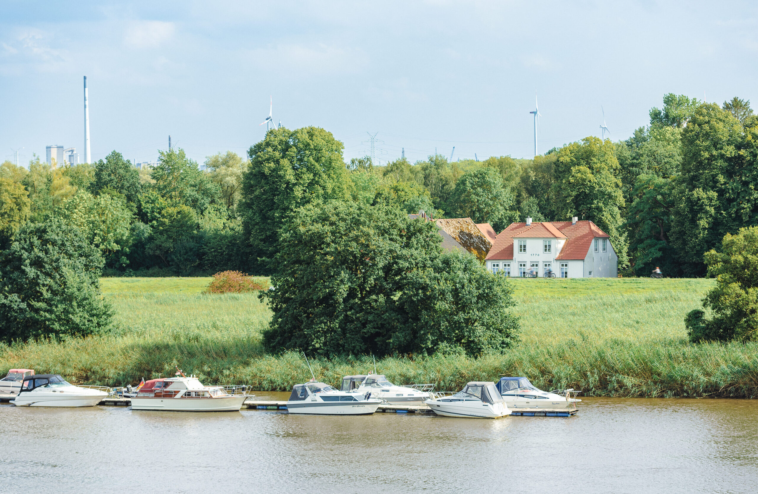 Die Stadtführung durch Bremen Lesum von StattReisen führt bis zum kleinen Hafen.